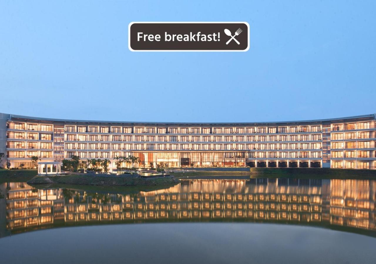 Hotel Santika Premiere Bandara Палембанг Экстерьер фото
